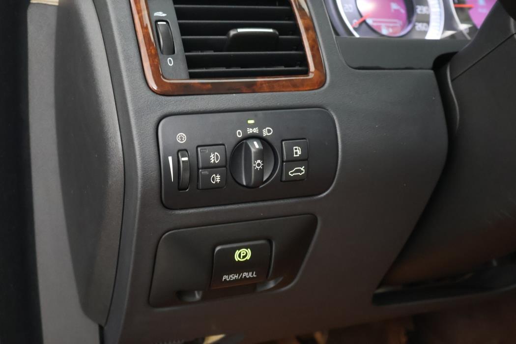 VOLVO V70 2010