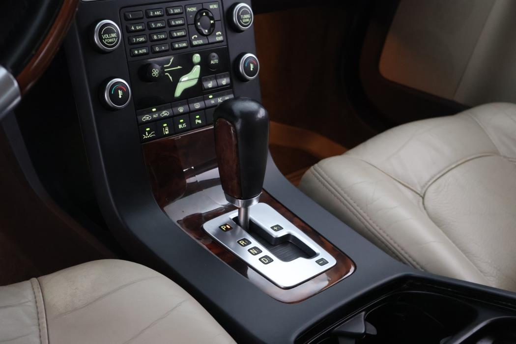 VOLVO V70 2010