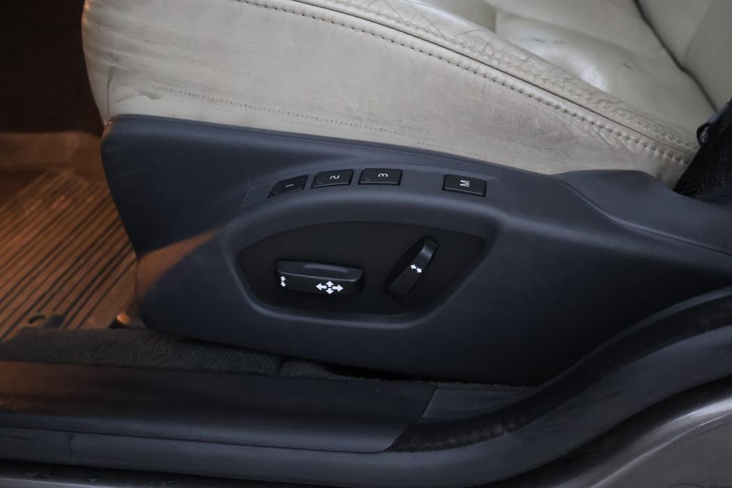 VOLVO V70 2010