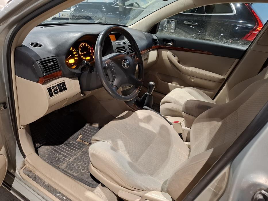 TOYOTA Avensis 2003