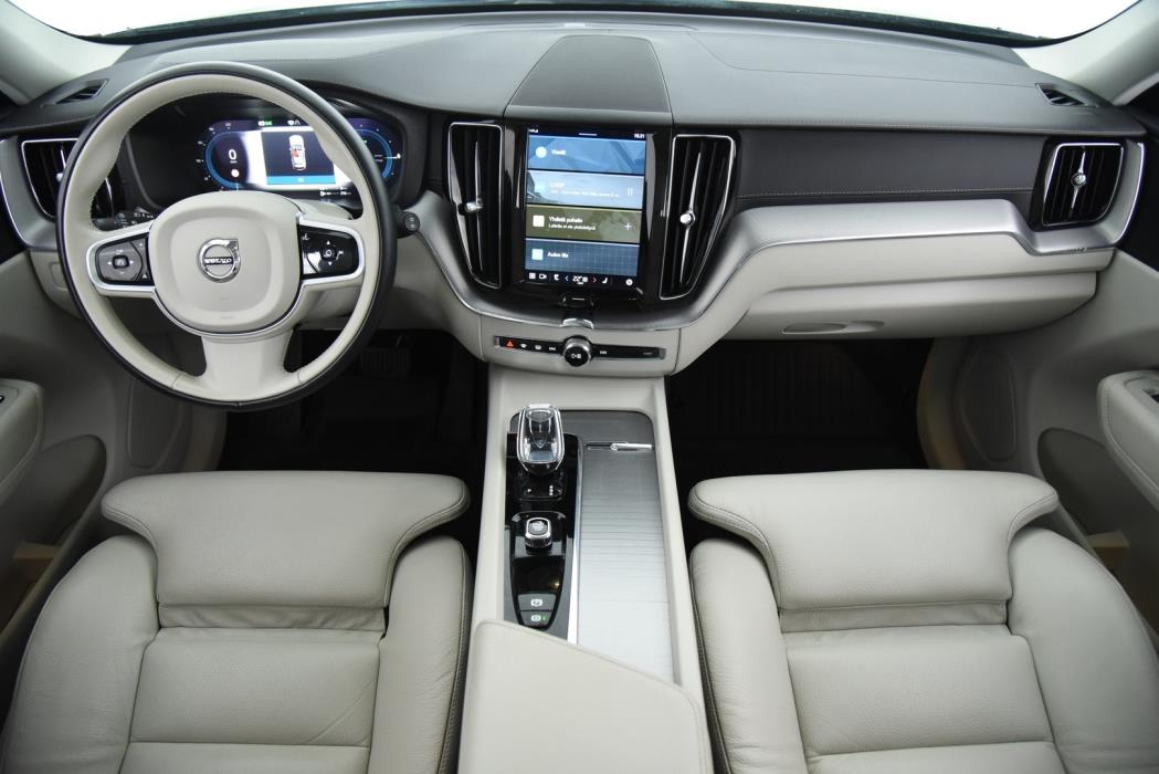 VOLVO XC60 2022