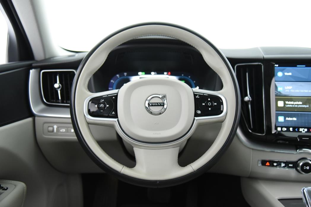 VOLVO XC60 2022