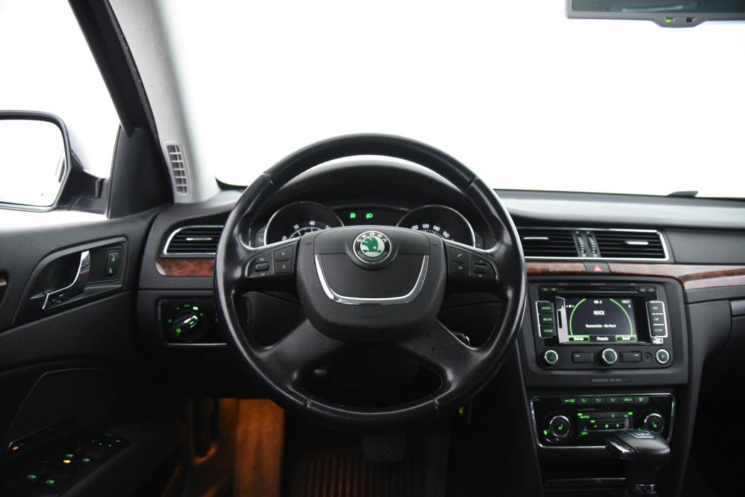 SKODA Superb 2011