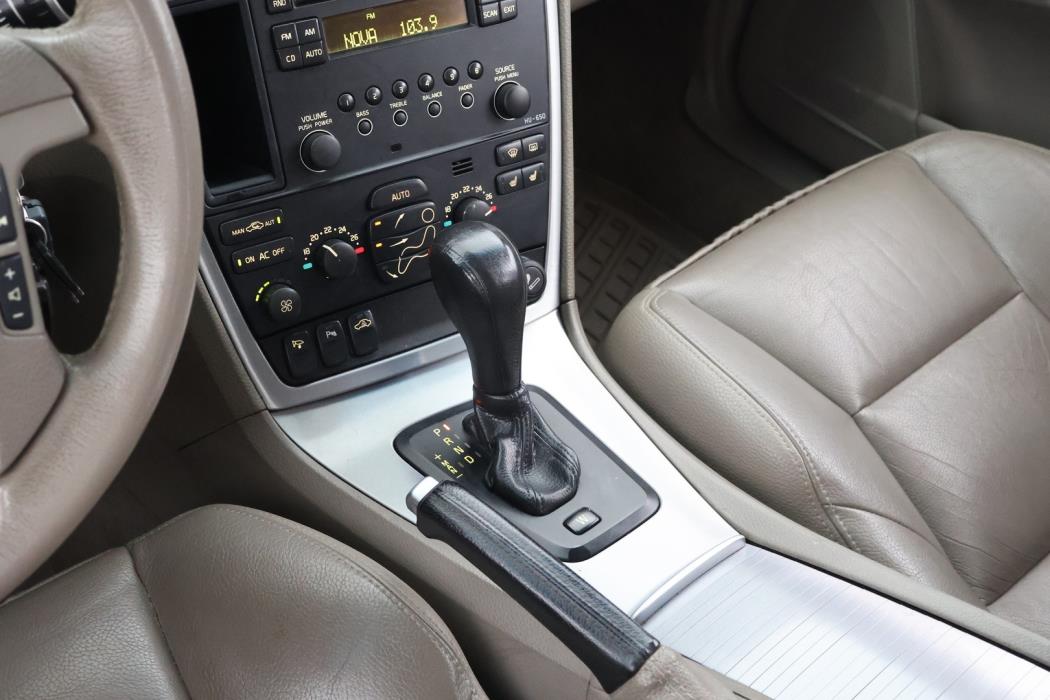 VOLVO V70 2006