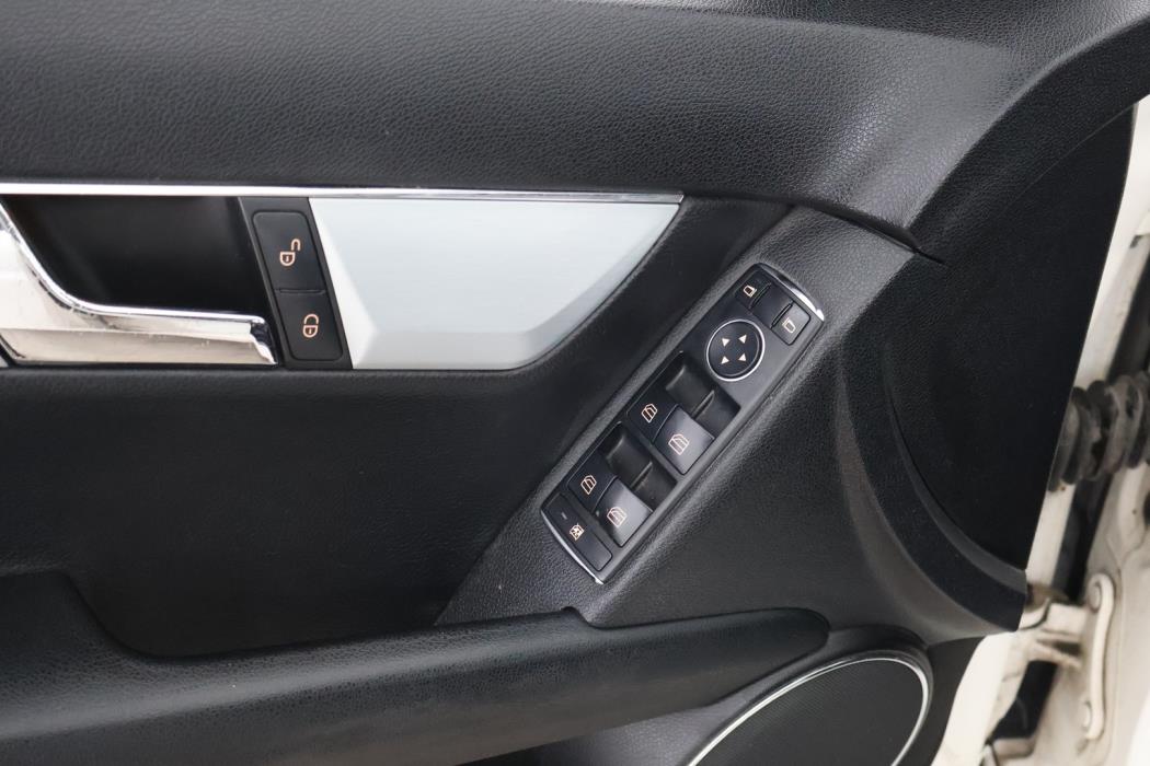 MERCEDES-BENZ C 2009