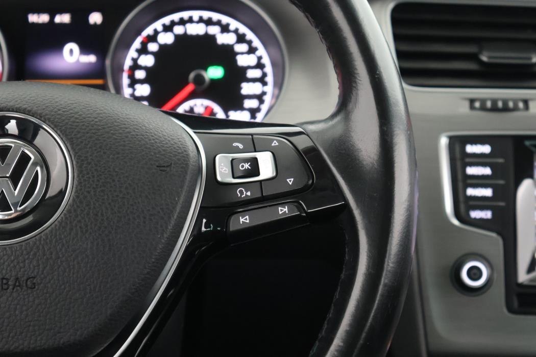 VOLKSWAGEN Golf 2015