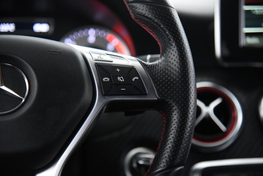 MERCEDES-BENZ A 2013