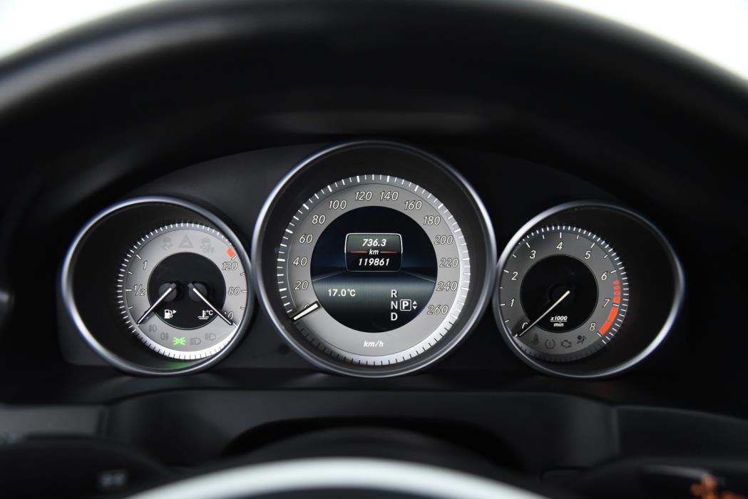 MERCEDES-BENZ E 2015