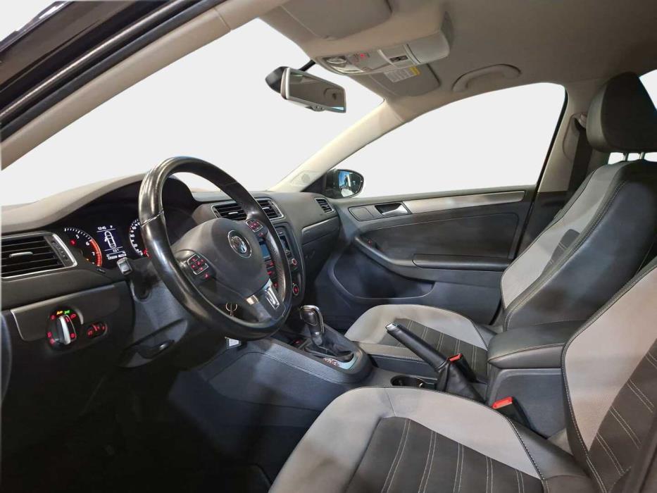 VOLKSWAGEN Jetta 2012