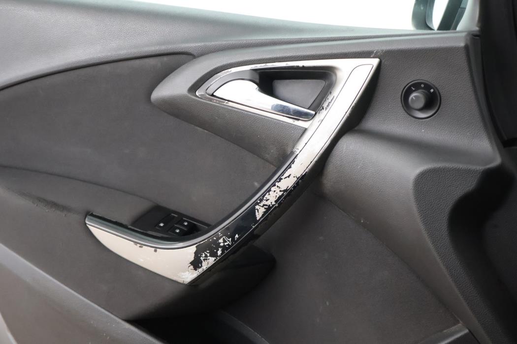 OPEL Astra 2012