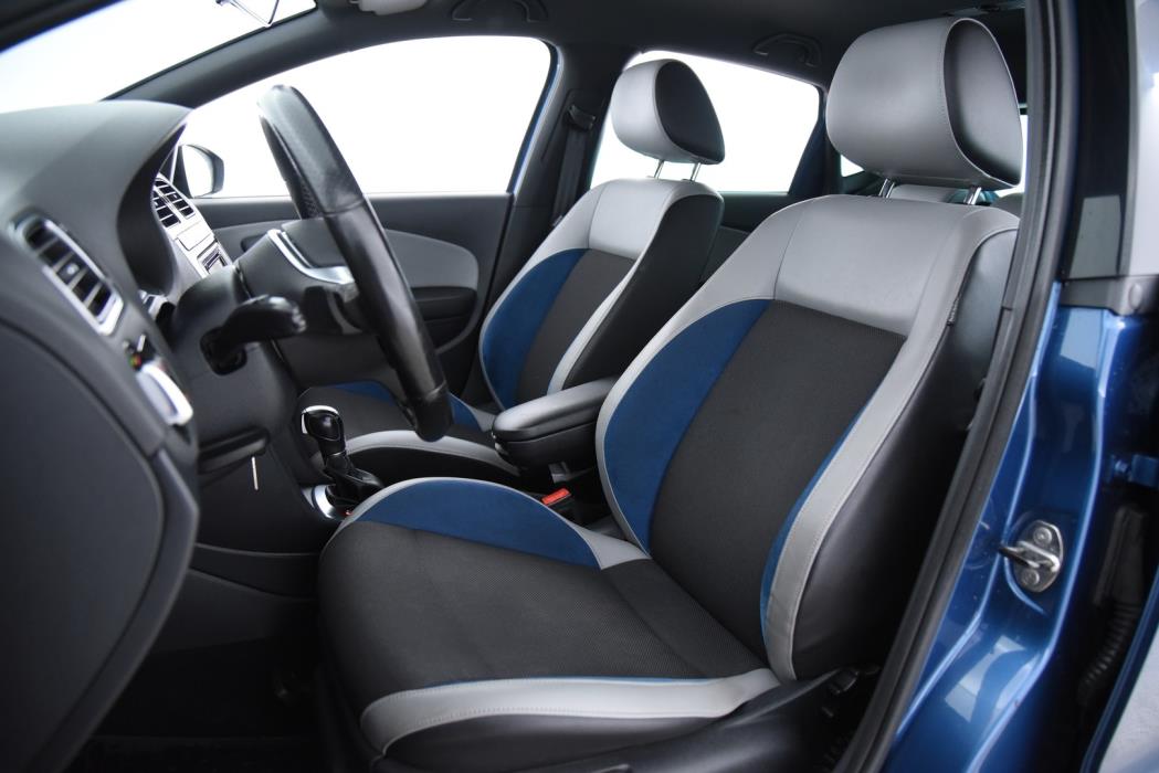 VOLKSWAGEN Polo 2013