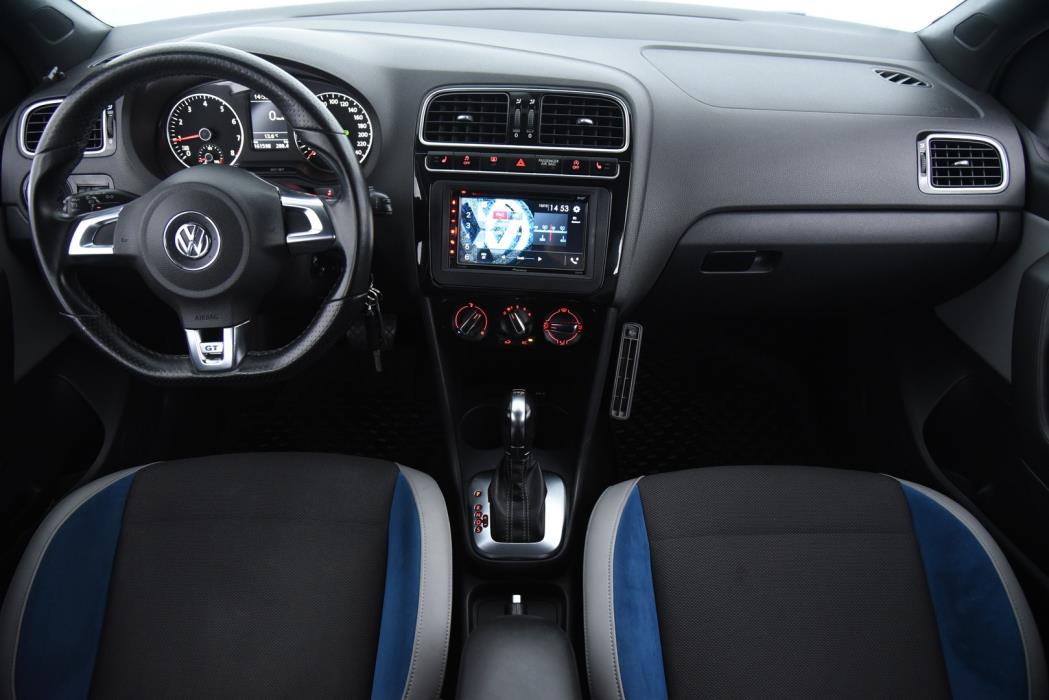 VOLKSWAGEN Polo 2013