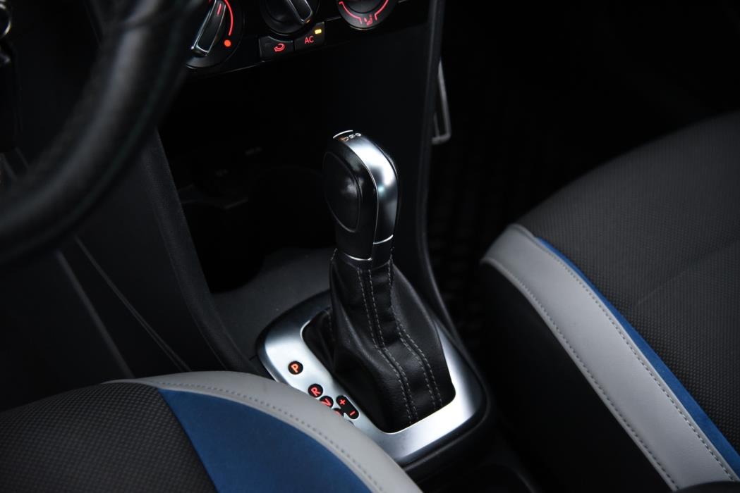 VOLKSWAGEN Polo 2013