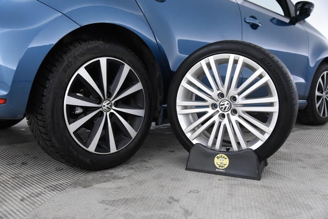 VOLKSWAGEN Polo 2013