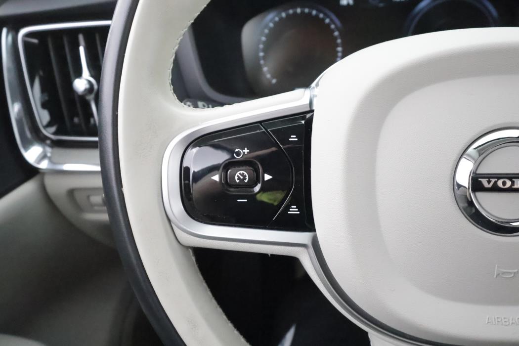 VOLVO V60 2022