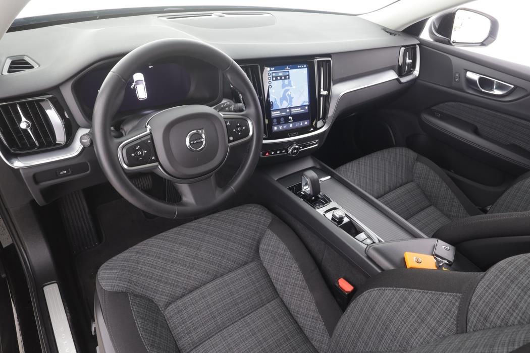 VOLVO V60 2023