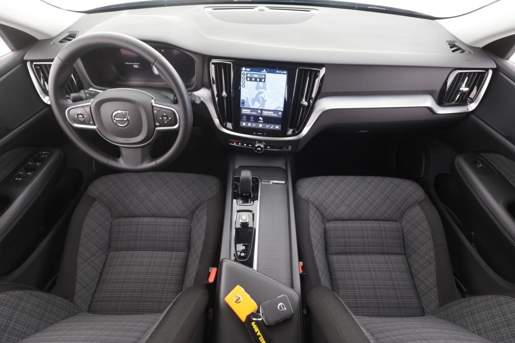 VOLVO V60 2023