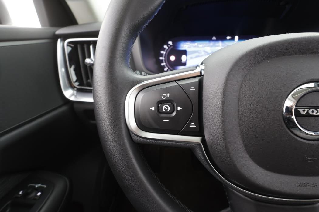 VOLVO V60 2023