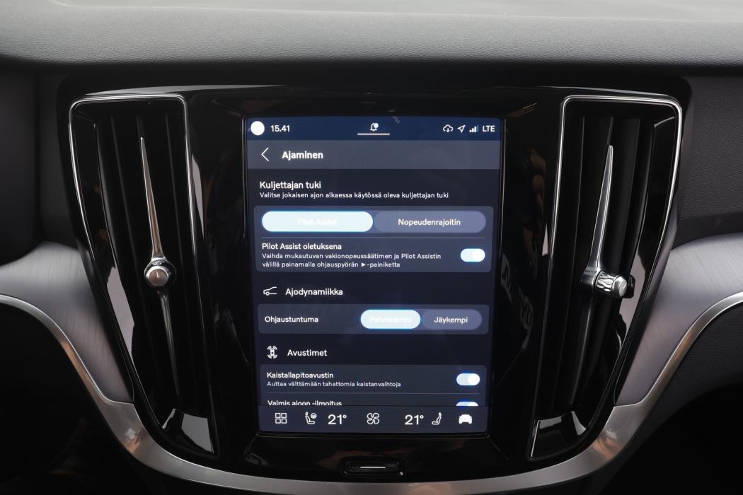 VOLVO V60 2023