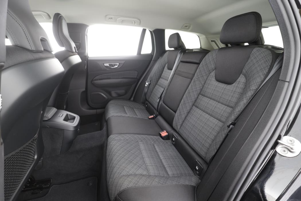 VOLVO V60 2023