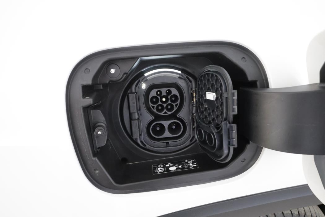 MERCEDES-BENZ EQB 2024