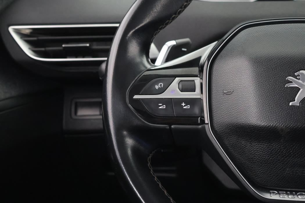 PEUGEOT 5008 2018