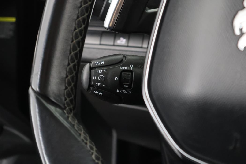 PEUGEOT 5008 2018