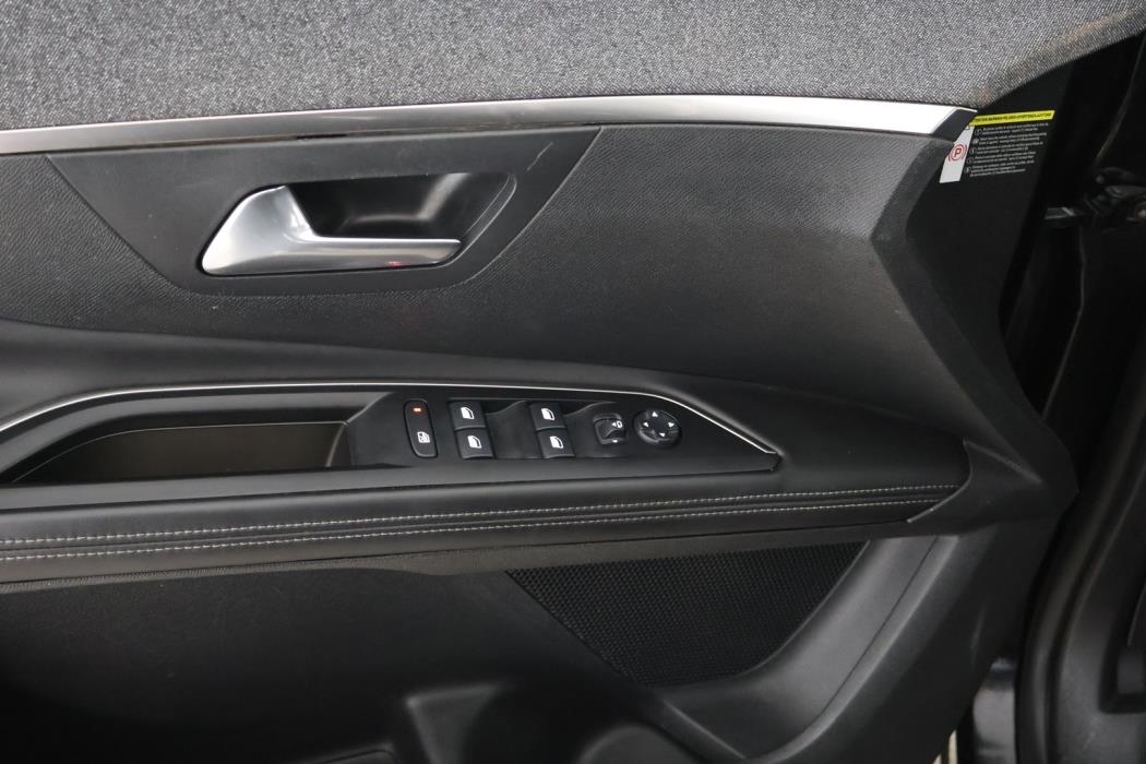 PEUGEOT 5008 2018