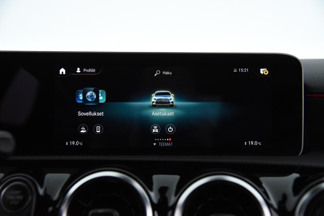 MERCEDES-BENZ A 2020