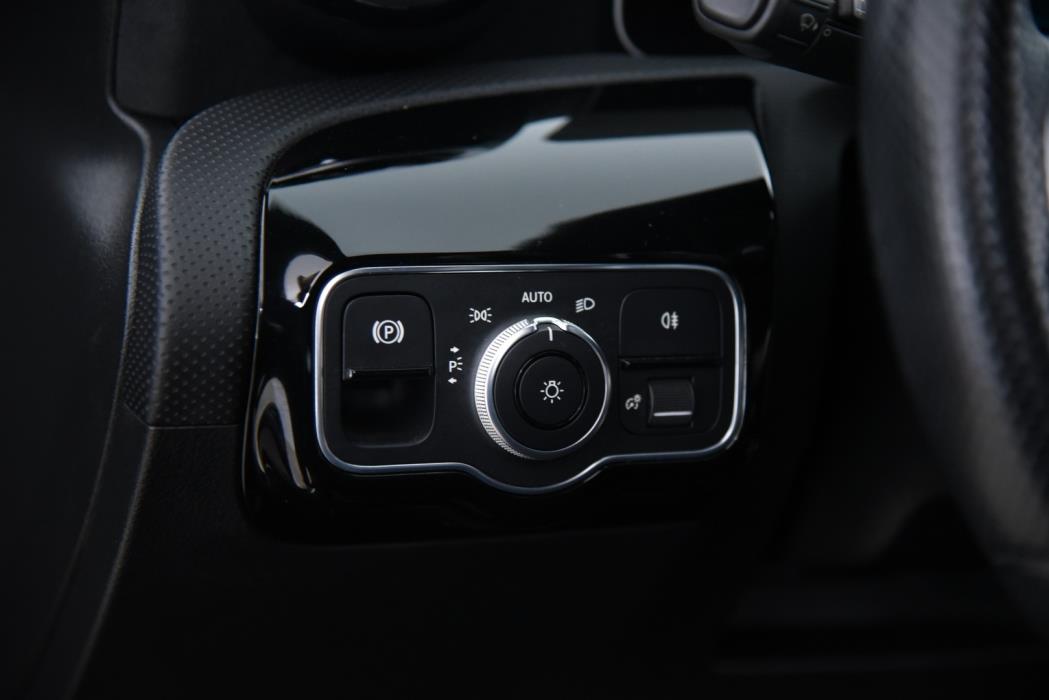 MERCEDES-BENZ A 2020