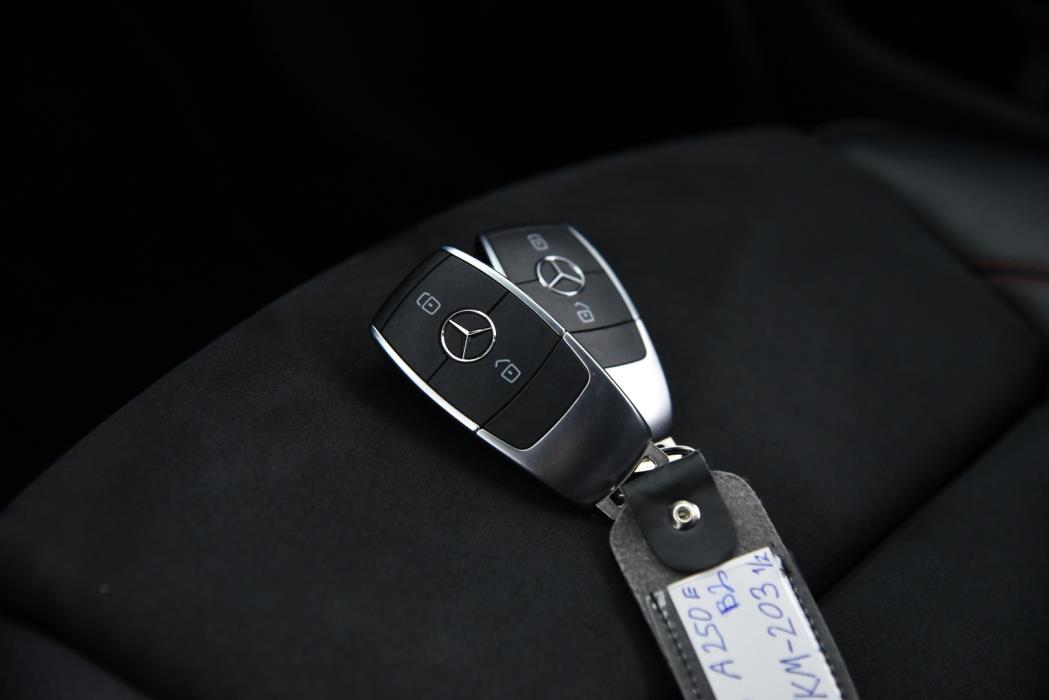 MERCEDES-BENZ A 2020