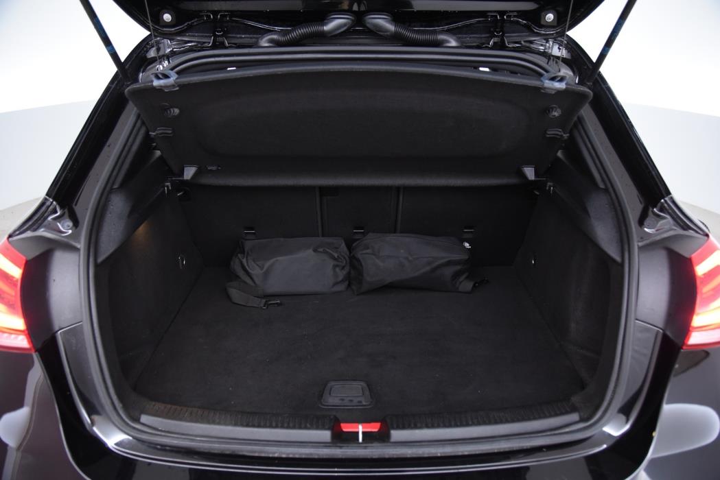 MERCEDES-BENZ A 2020