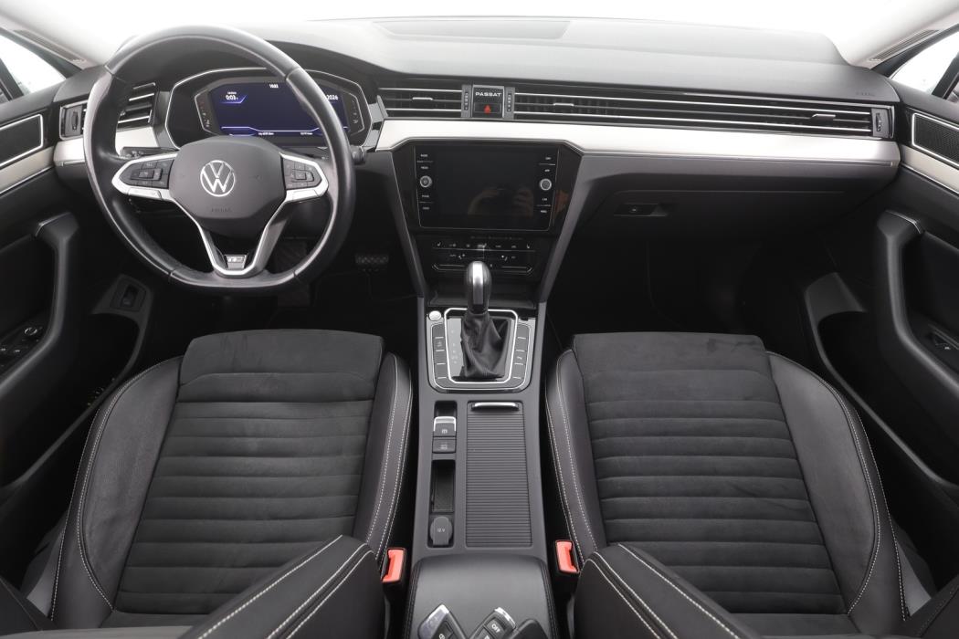 VOLKSWAGEN Passat 2022