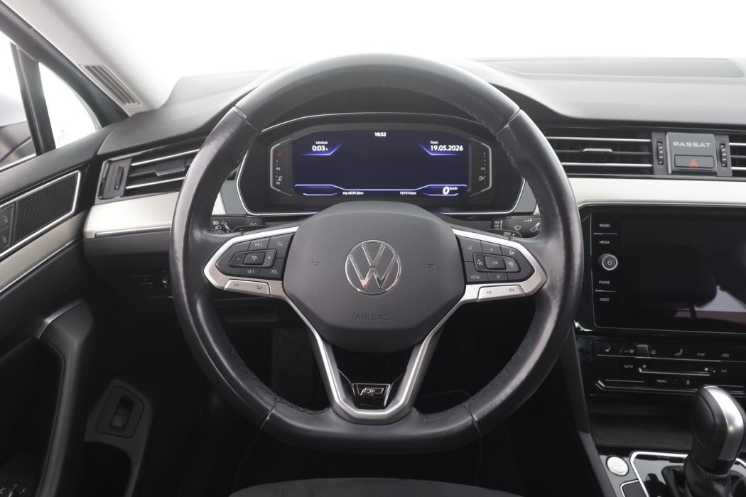 VOLKSWAGEN Passat 2022