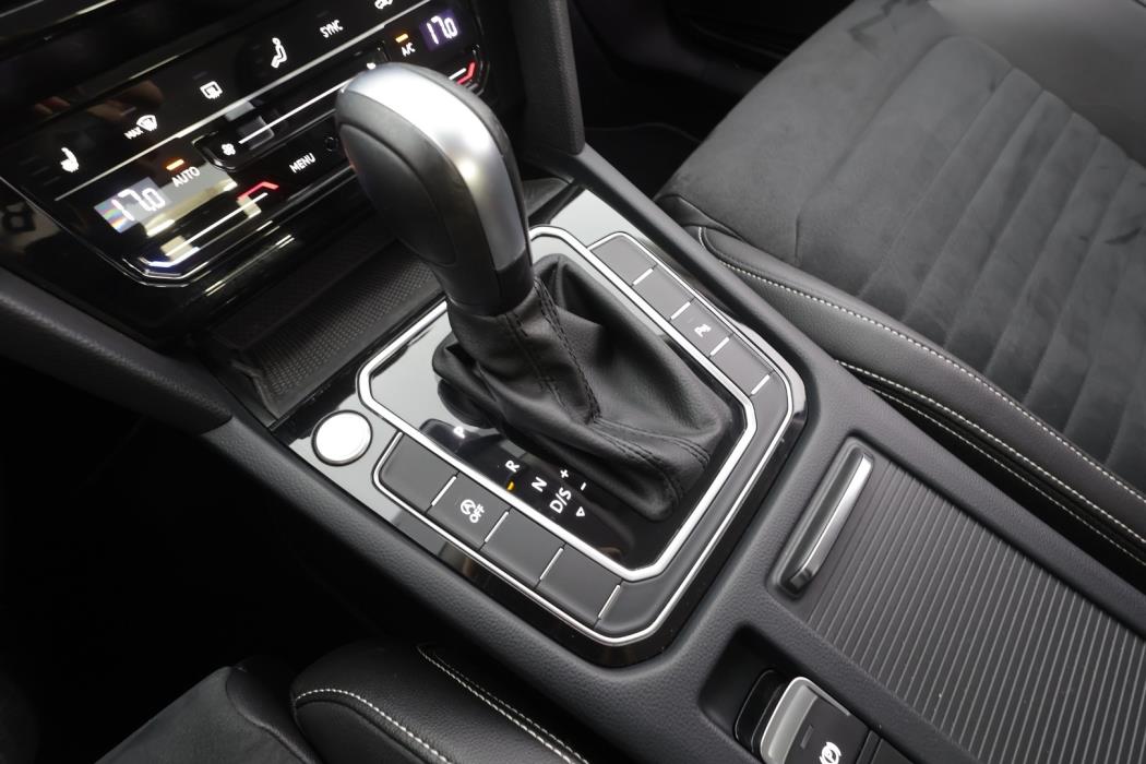 VOLKSWAGEN Passat 2022