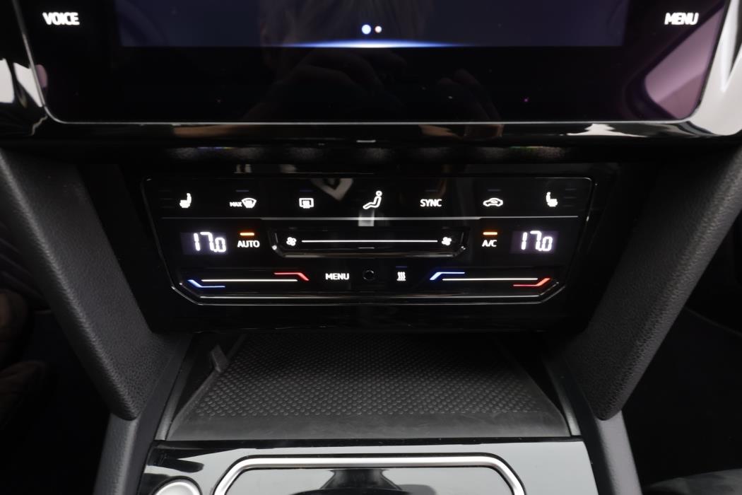 VOLKSWAGEN Passat 2022