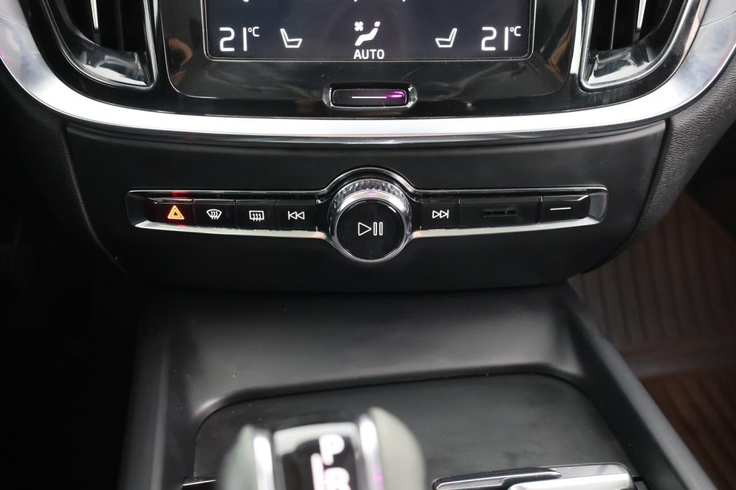 VOLVO V60 2020