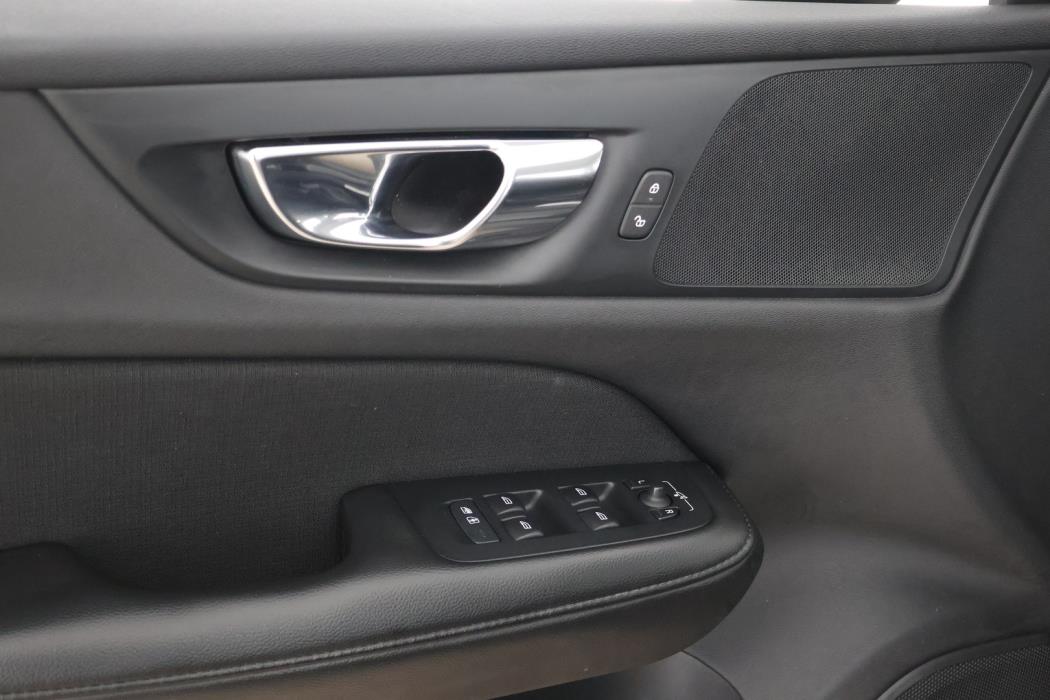 VOLVO V60 2020