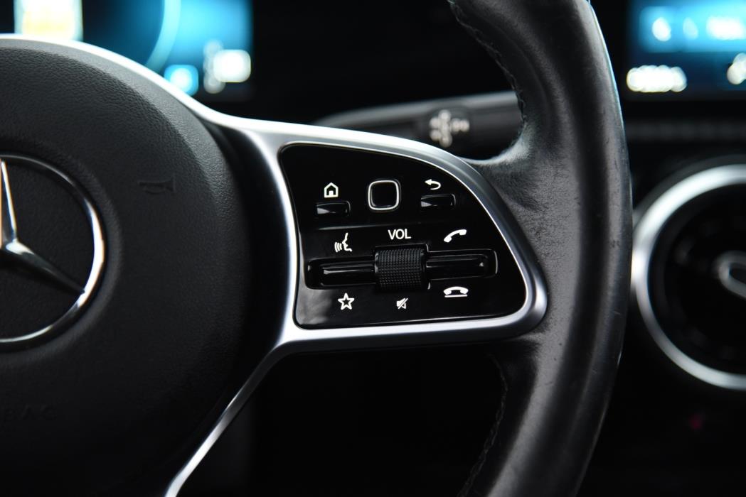 MERCEDES-BENZ A 2021