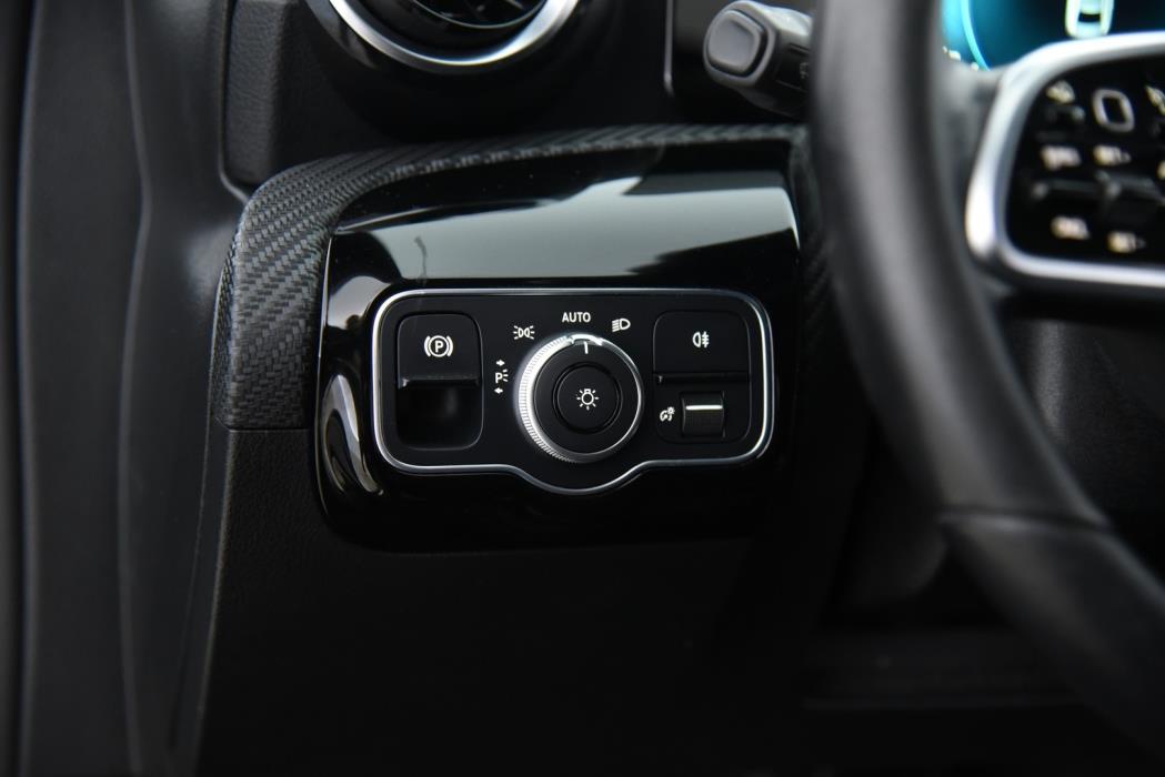 MERCEDES-BENZ A 2021