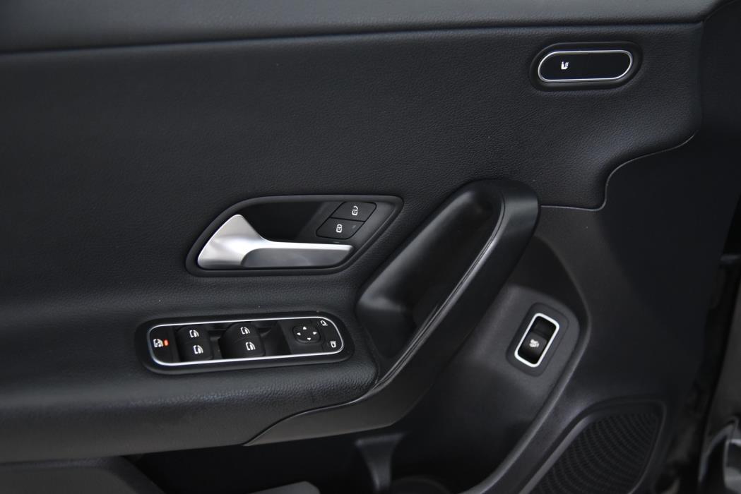 MERCEDES-BENZ A 2021