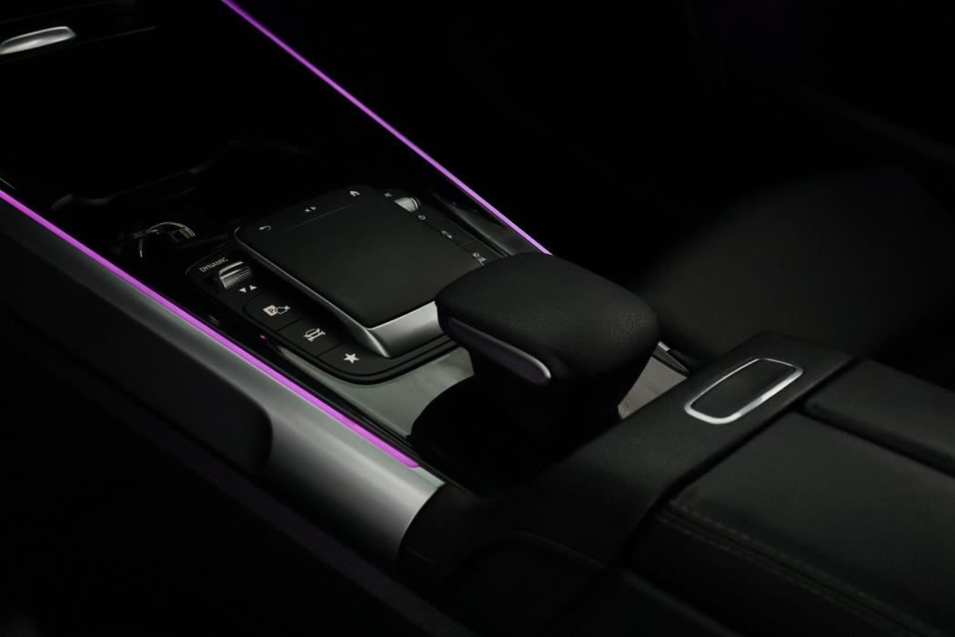 MERCEDES-BENZ GLB 2021