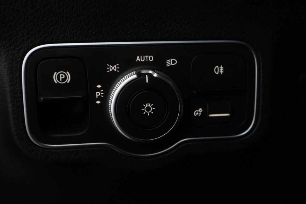 MERCEDES-BENZ GLB 2021