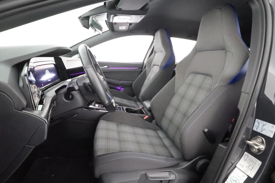 VOLKSWAGEN Golf 2023