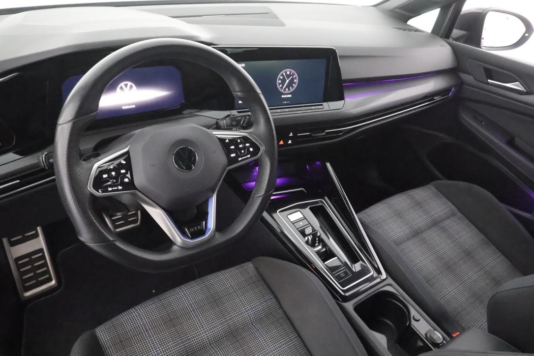 VOLKSWAGEN Golf 2023