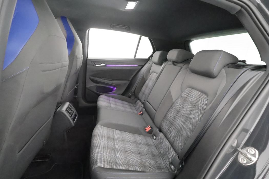 VOLKSWAGEN Golf 2023