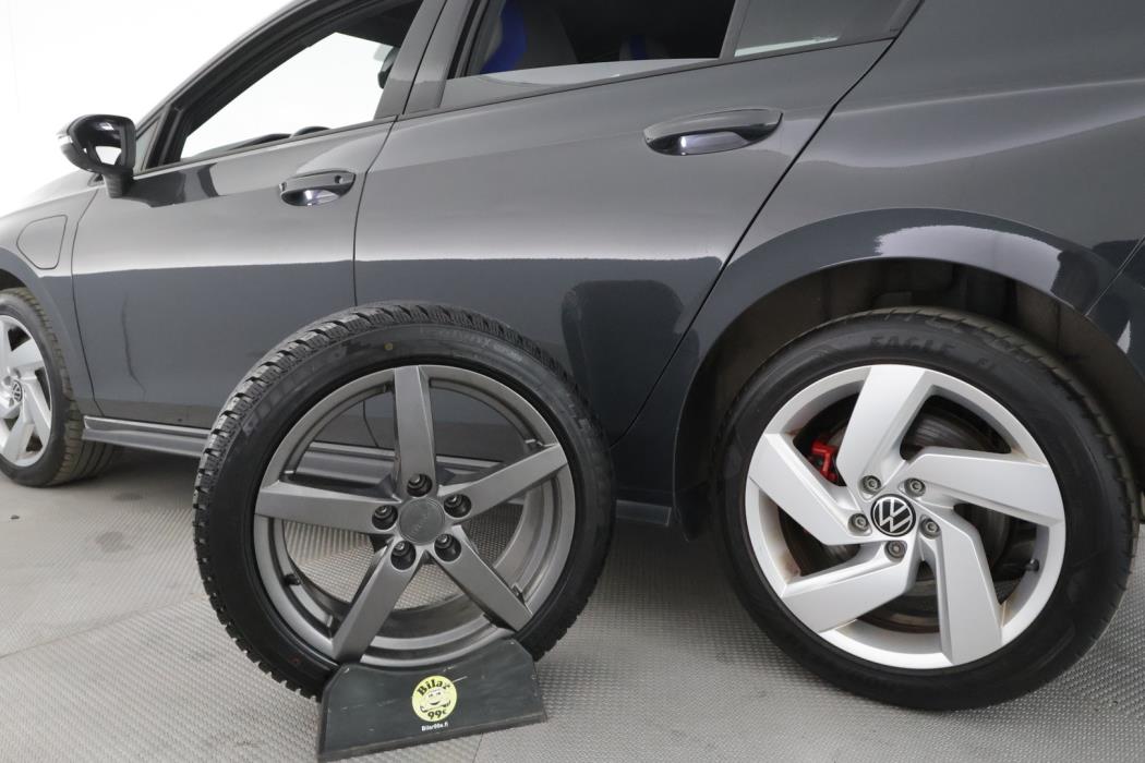 VOLKSWAGEN Golf 2023