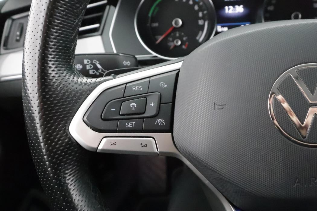 VOLKSWAGEN Passat 2021