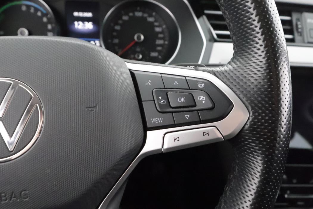 VOLKSWAGEN Passat 2021