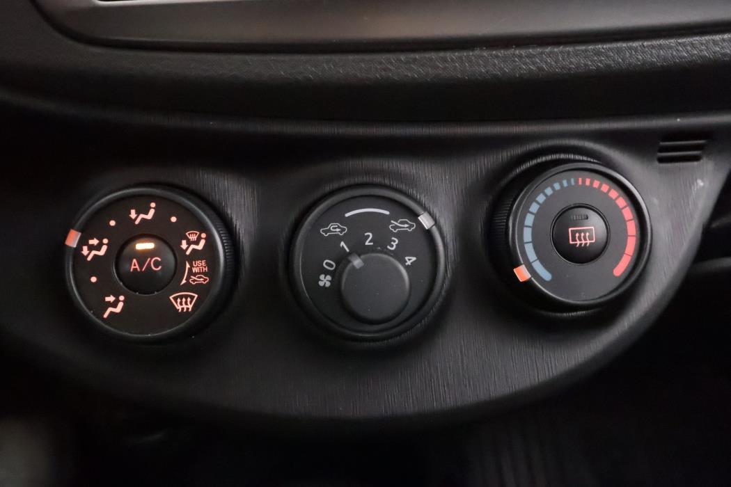TOYOTA Yaris 2015